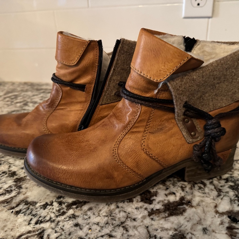 NWOB Reiker boots